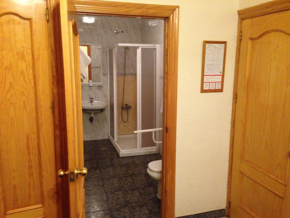 אלמריה Hostal Delfin Verde מראה חיצוני תמונה